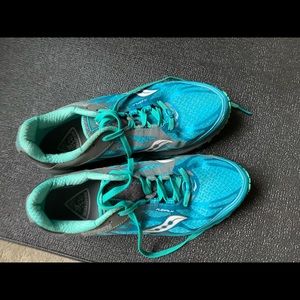 Saucony Peregrine 4.0 Trail Running shoes.